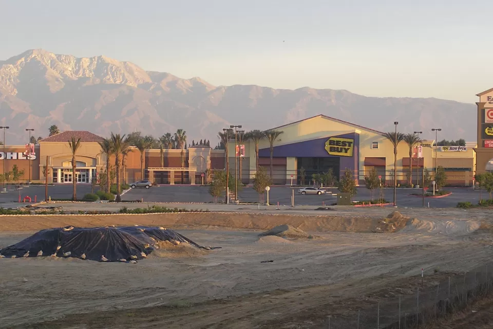 empty parking lot of Eastvale, California's best buy and kohl's, mountains in background